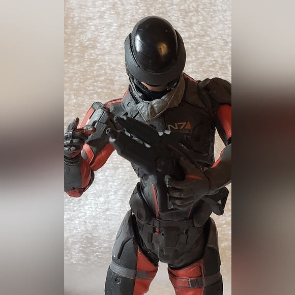 MCFARLANE MASS EFFECT ANDROMEDA SCOTT RYDER 7" ACTION FIGURE - Picture 11 of 12